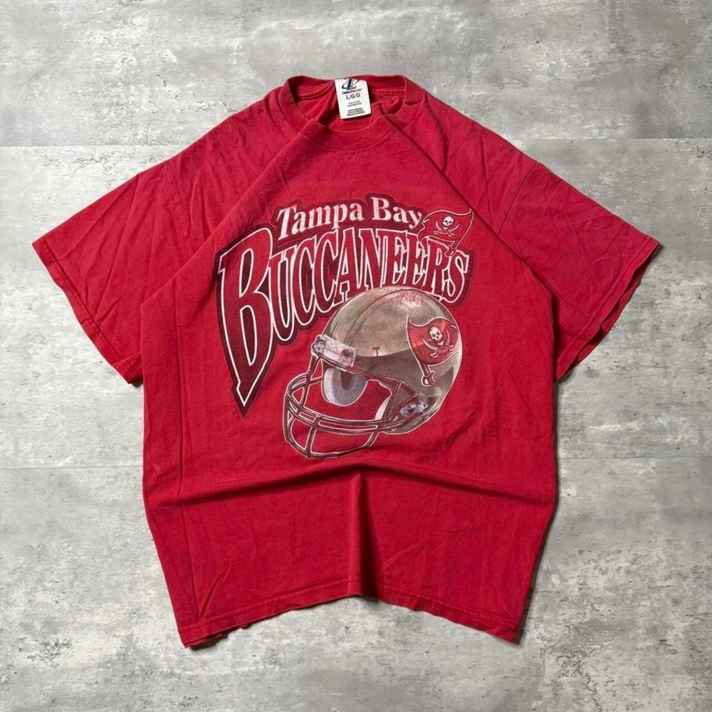 Y2K Vintage 90s Oversized Tampa Bay Buccaneers Helmet Logo Athletic NFL Tee Red